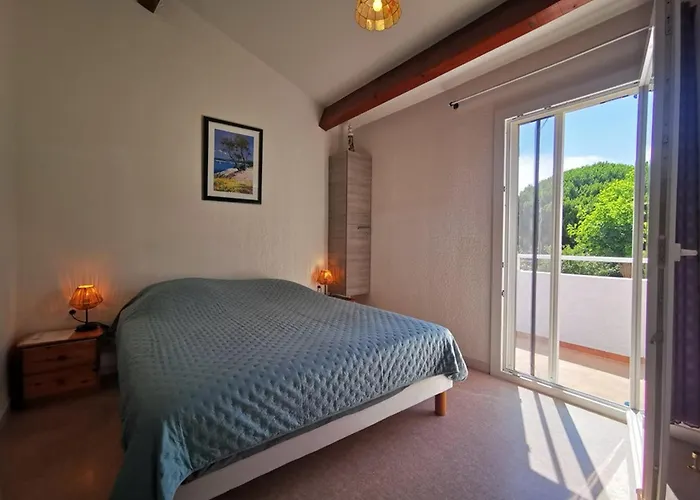 Mazet 2 Avec Terrasse Et Parking Au Lavandou - Fr-1-803-45 *