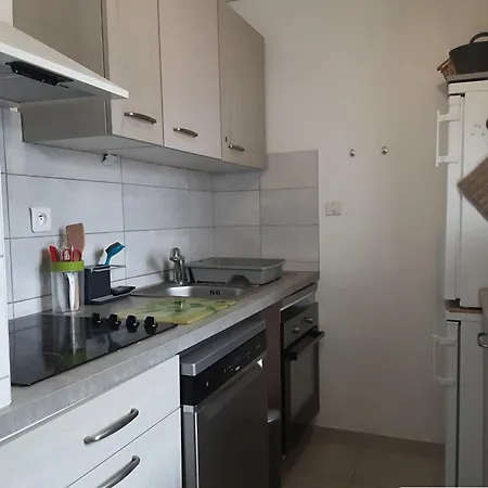 Holiday home Mazet T3 Avec Jardin, Terrasse Et Piscine, Climatise, 4 Couchages, Parking Prive, - Fr-1-803-45 *