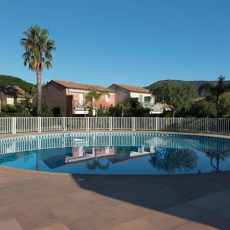 Semesterbostad Mazet 2 Avec Terrasse Et Parking Au Lavandou - Fr-1-803-45