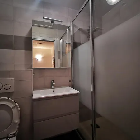 Mazet T3 Avec Jardin, Terrasse Et Piscine, Climatise, 4 Couchages, Parking Prive, - Fr-1-803-45 Holiday home