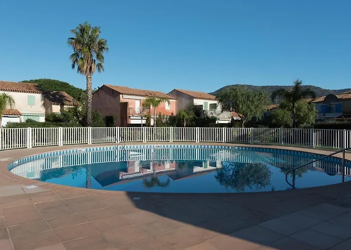 Vakantiehuis Mazet 2 Avec Terrasse Et Parking Au Lavandou - Fr-1-803-45