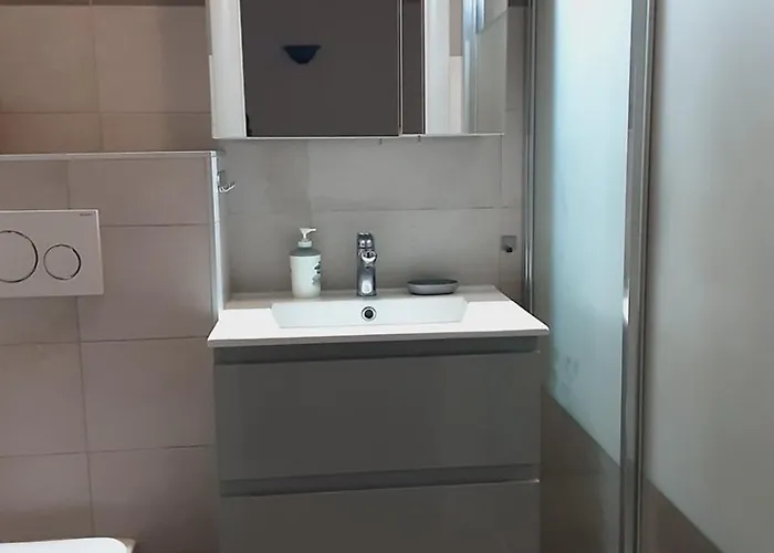 Mazet 2 Avec Terrasse Et Parking Au Lavandou - Fr-1-803-45 *